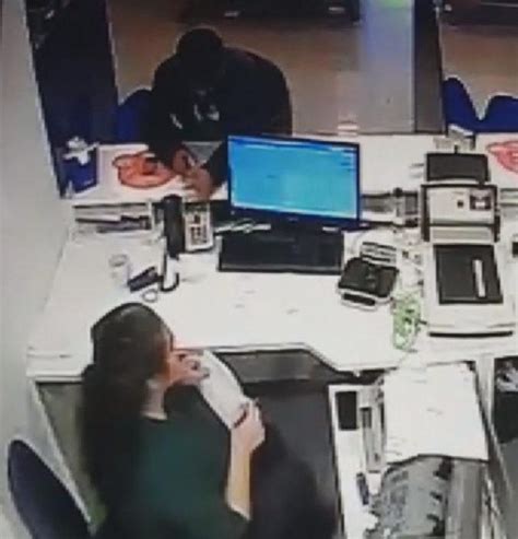 S­a­n­c­a­k­t­e­p­e­­d­e­k­i­ ­b­a­n­k­a­ ­s­o­y­g­u­n­u­ ­g­ü­v­e­n­l­i­k­ ­k­a­m­e­r­a­s­ı­n­d­a­ ­-­ ­S­o­n­ ­D­a­k­i­k­a­ ­H­a­b­e­r­l­e­r­